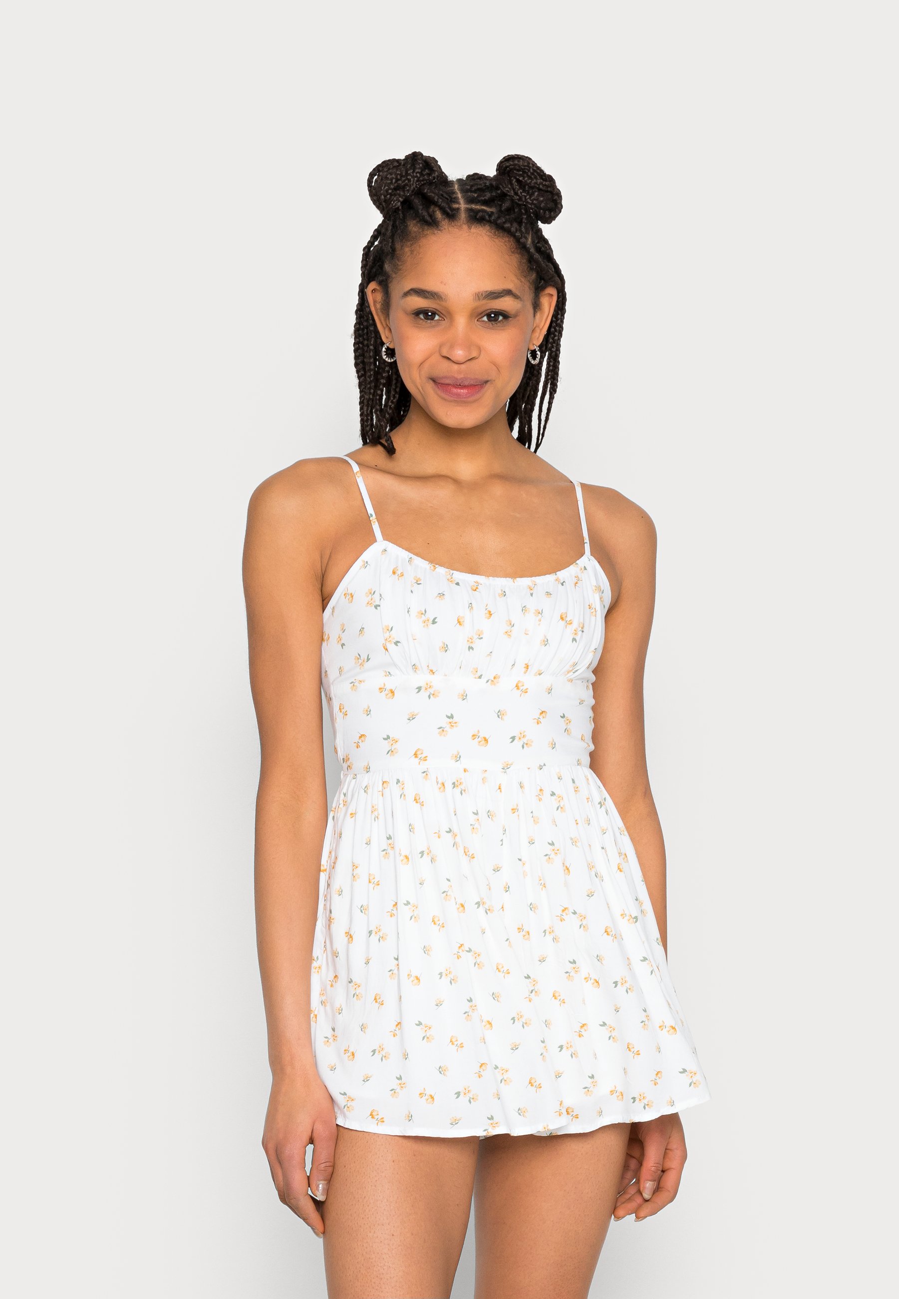Hollister Co. BEST IS BACK BARE RUCHED BODICE ROMPER - Jumpsuit - white floral/weiß