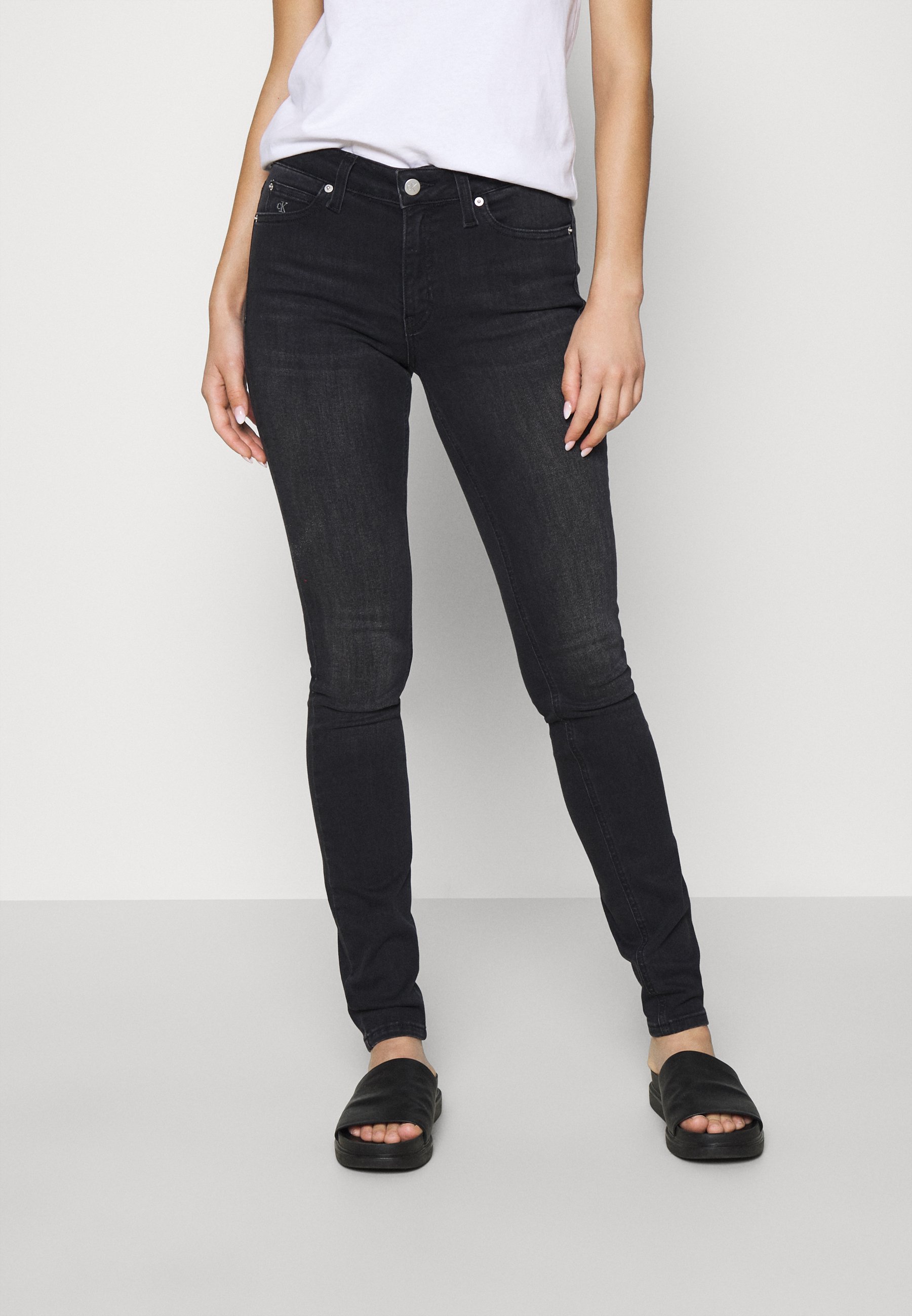 Calvin Klein Jeans MID RISE SKINNY - Jeans Skinny Fit - washed black/black denim